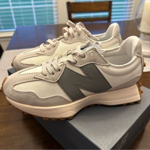 New Balance 327 sneakers